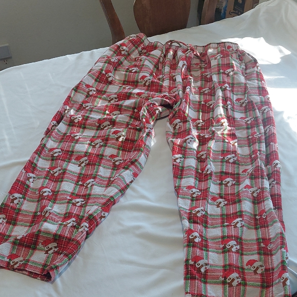BUC-EES Cozy Red Plaid Pajamas.Size Large